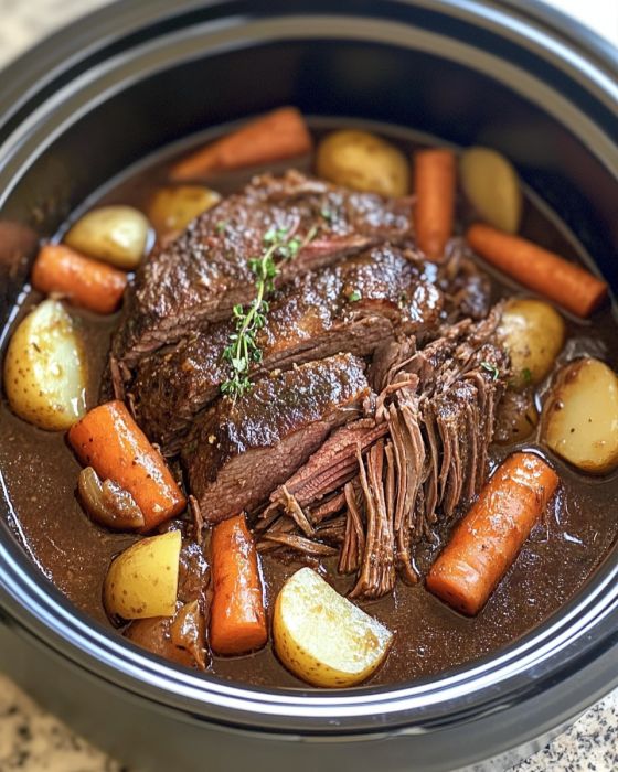 Przygotuj się na eksplozję smaku dzięki wolno gotowanej pieczeni amiszowskiej!