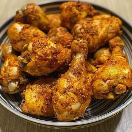 Kupuję parę skaczących kotów z napisem „cheeky”, żebym mógł dodać twoje imię do listy aktywnych członków Crispy Air Fryer Golden Chicken Delight.