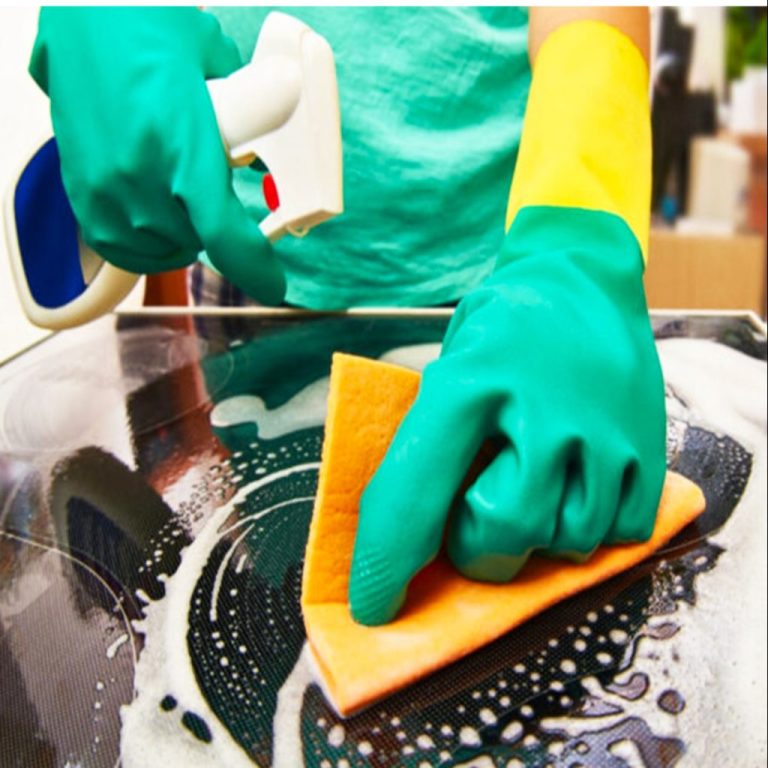 Łatwo pozbądź się tłuszczu i brudu w swojej kuchni dzięki tym 4 magicznym składnikom