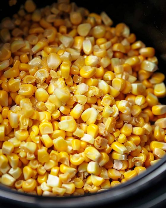 Wrzuć mrożoną kukurydzę do wolnowaru i przygotuj zapiekankę, o którą rodzina będzie prosić