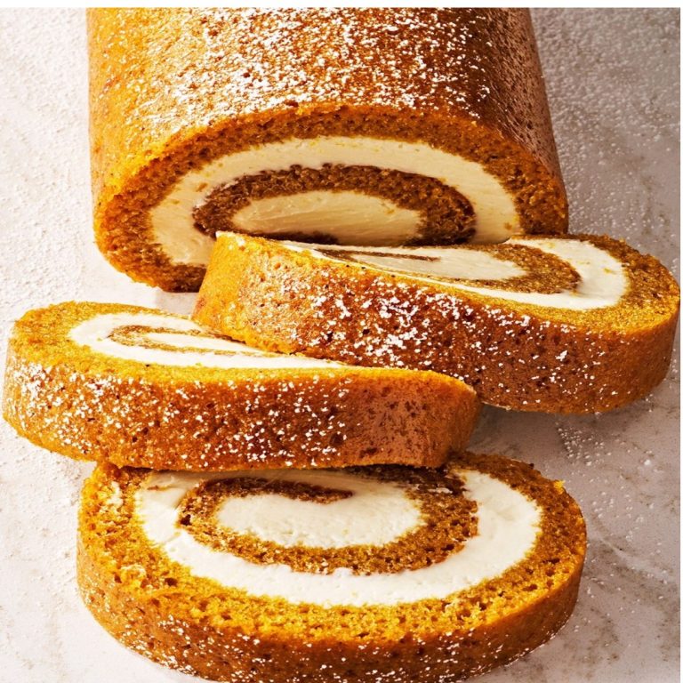 Jesienna pokusa: rolada dyniowa z kremowym nadzieniem sernikowym