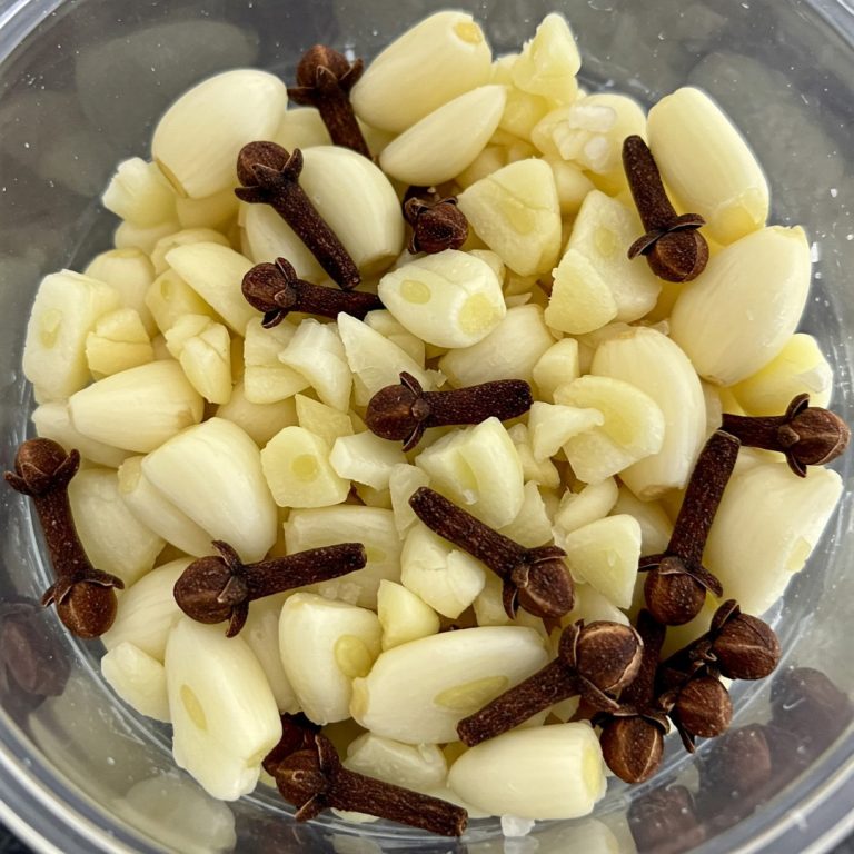 Zmieszaj goździki, czosnek, miód, a podziękujesz mi