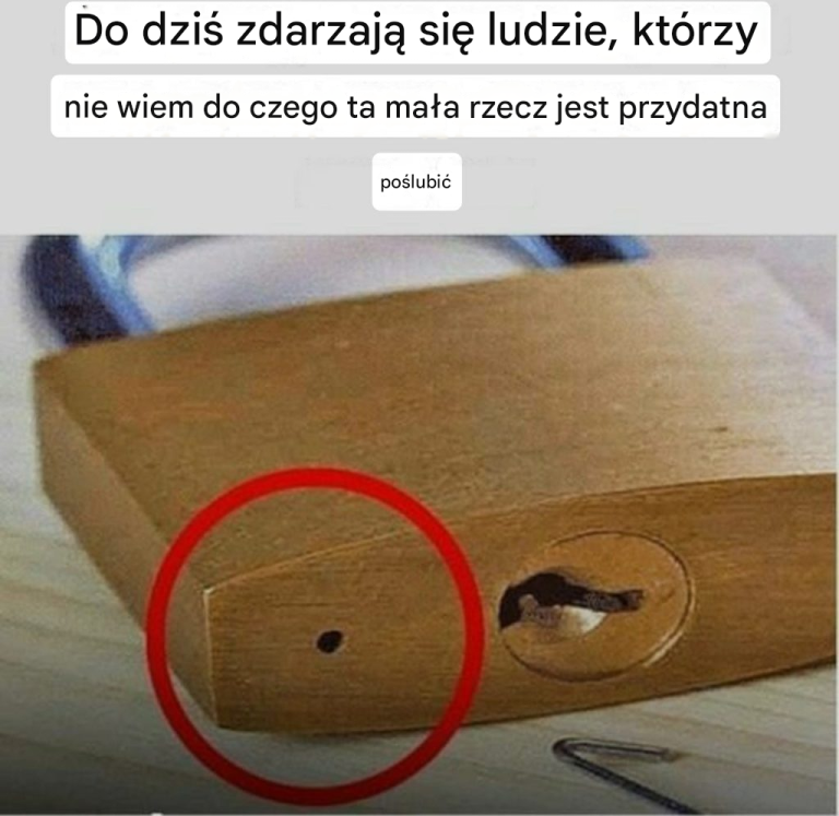 Do czego służy ta mała dziurka na dole kłódki?