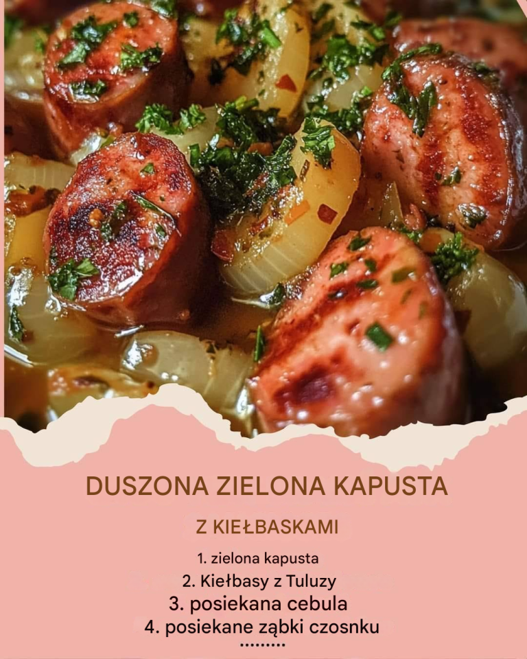 Duszona zielona kapusta z kiełbaskami