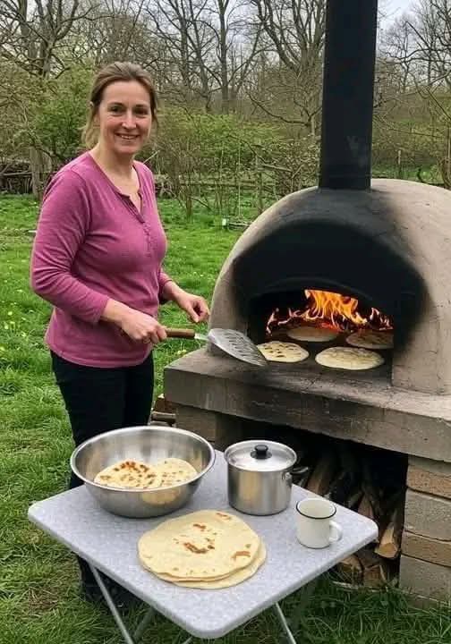 Dziś mam 45 lat, nie mam ciasta ani rodziny, tylko trochę chleba, ale byłoby mi miło, gdybyście życzyli mi szczęścia