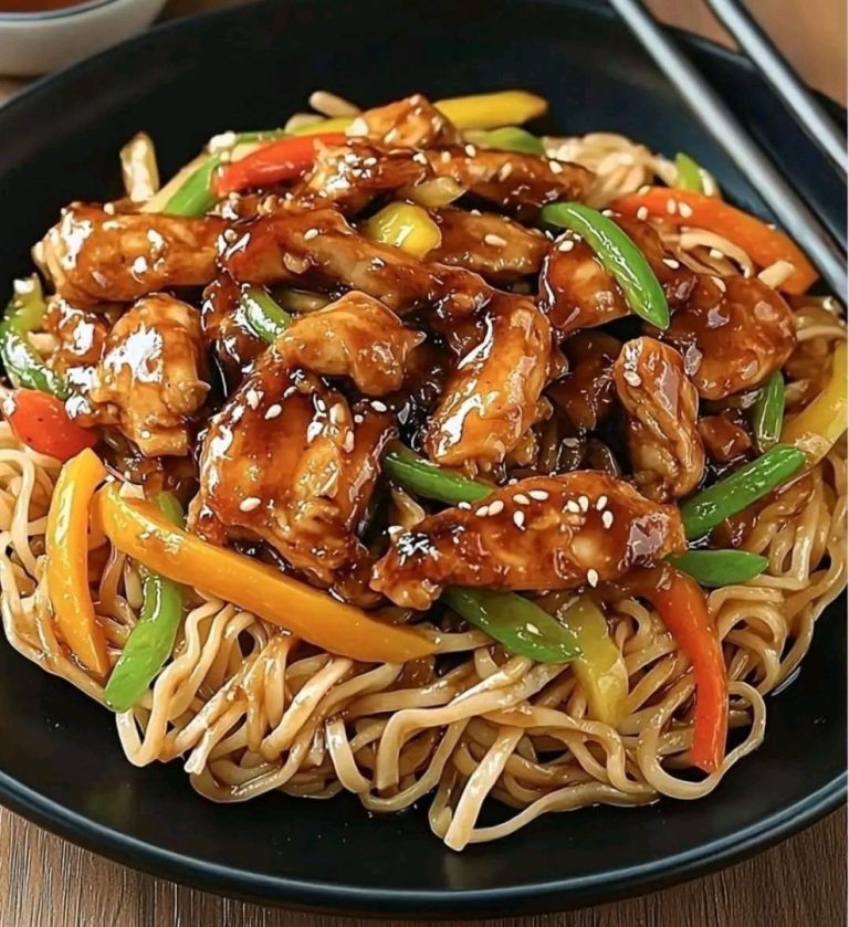 Zmień codzienny posiłek w pyszną ucztę dzięki tym smażonym karmelizowanym kurczakom. To słodkie i słone danie łączy w sobie proste składniki, tworząc wykwintny posiłek przygotowany w mniej niż 30 minut.