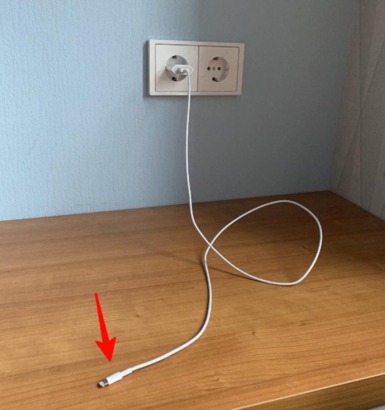 Nigdy nie zostawiaj ładowarki podłączonej bez telefonu: oto 3 główne powody