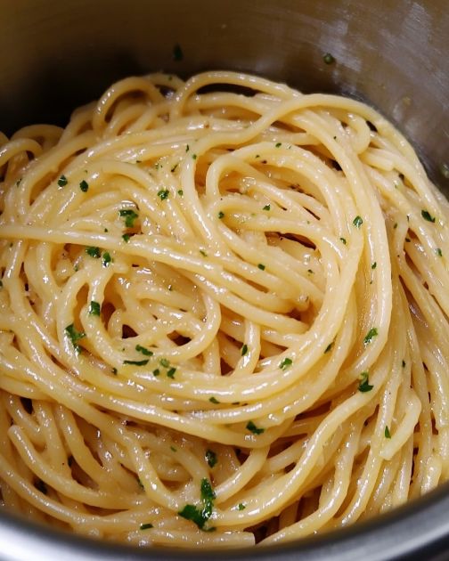 Moja rodzina zaczęła nazywać to danie „Pociechą w misce”, ponieważ zawsze jest proszona o nie na każdym spotkaniu!