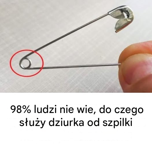 Do czego służy otwór na agrafkę?