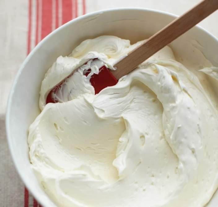 3-minutowy prosty krem: Delikatny, puszysty i pyszny krem ​​używany do ciast, wypieków, bułeczek i innych wypieków