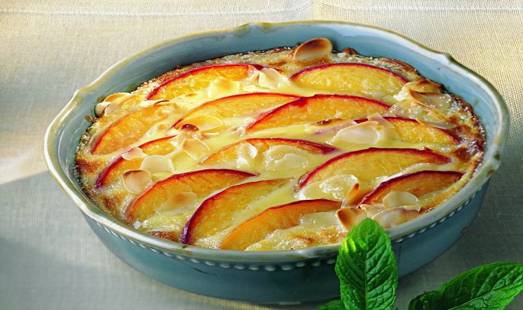 Gratin brzoskwiniowy z kremem migdałowym