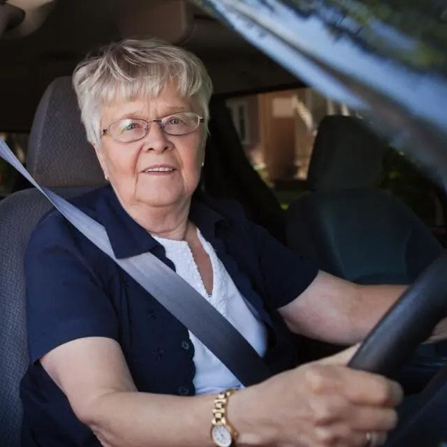 Prawo jazdy: Czy istnieje limit wieku dla starszych kierowców?