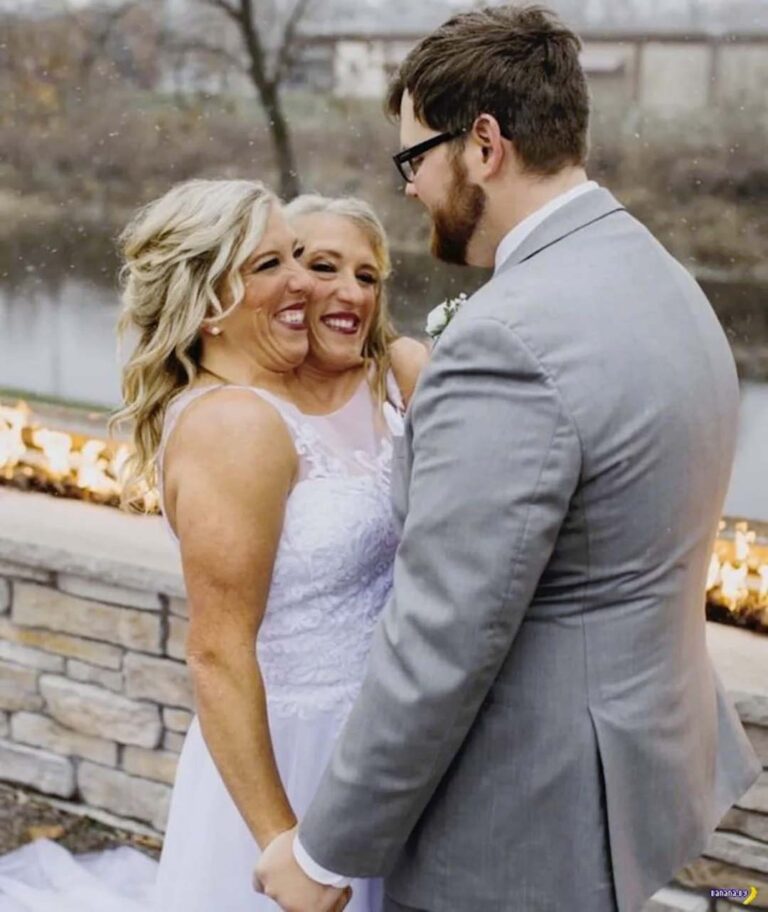 Syjamskie siostry bliźniaczki, będące mężami tego samego mężczyzny, opublikowały rzadkie zdjęcia rodzinne ze swoim mężem i córką.