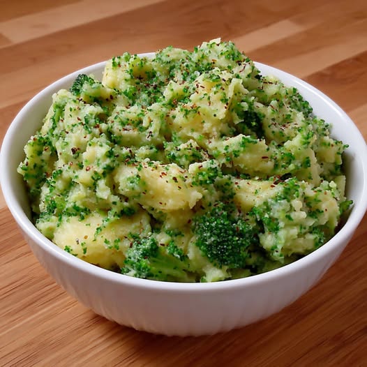 Kremowe puree z brokułów i ziemniaków