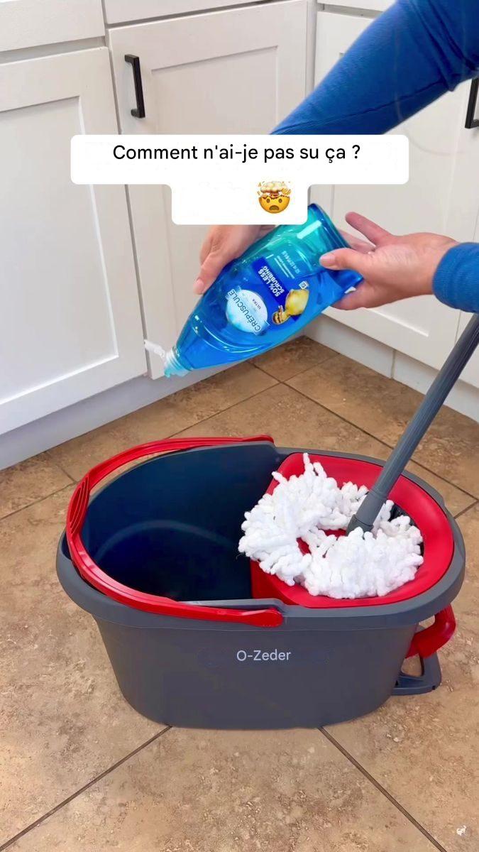 ✨🧼 Wyczyść wysokie szafki mopem – dla uzyskania nieskazitelnego połysku! 🧼✨