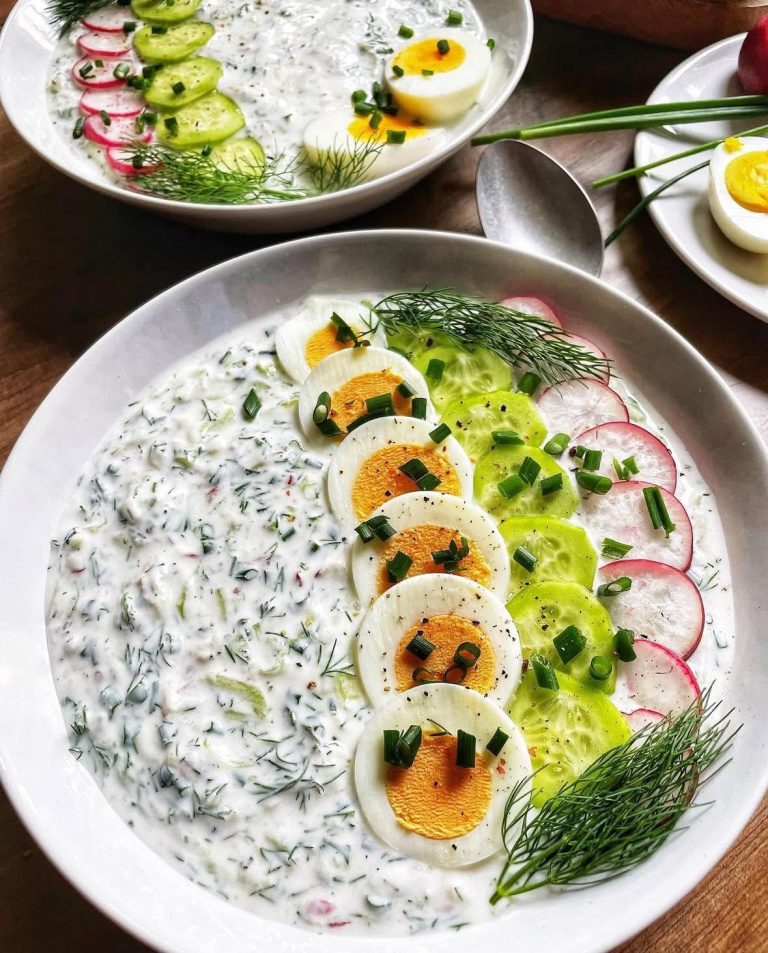 Hit na Upały! Orzeźwiający Chłodnik z Ogórka i Rzodkiewki: Przepis, Który Musisz Mieć – Koniec z Letnim Głodem, Zacznij Jeść Zdrowo i Pysznie!