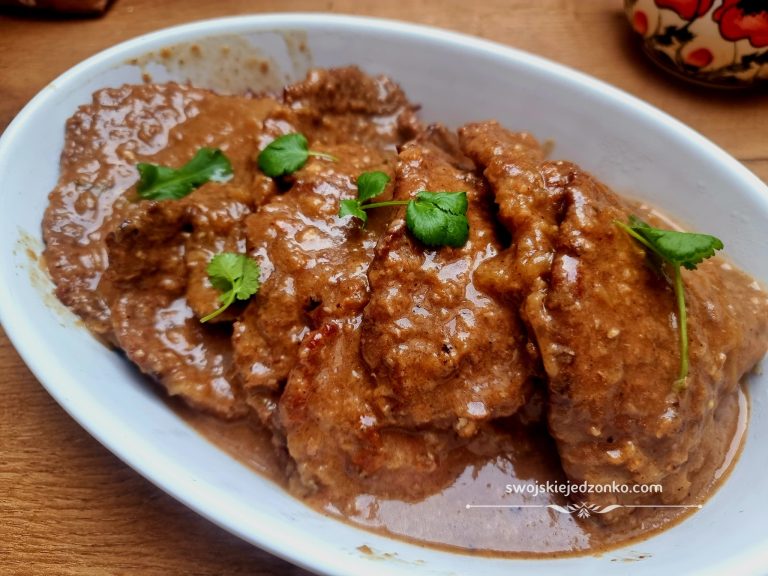 Bitki wołowe w sosie własnym, przepis poniżej