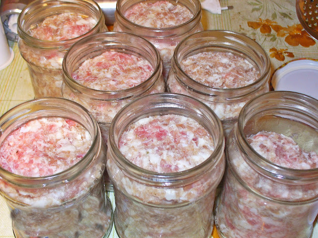 Pyszna Domowa Kiełbasa w Słoikach: Tradycja i Smak w Jednym!