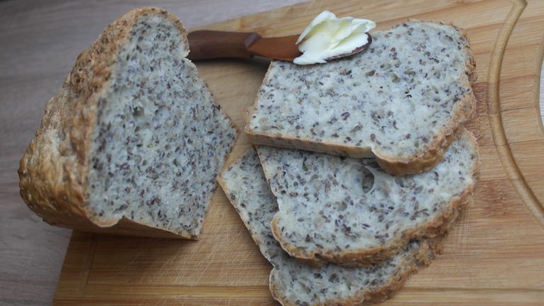 Chleb z ziarnami bez czekania, przepis poniżej